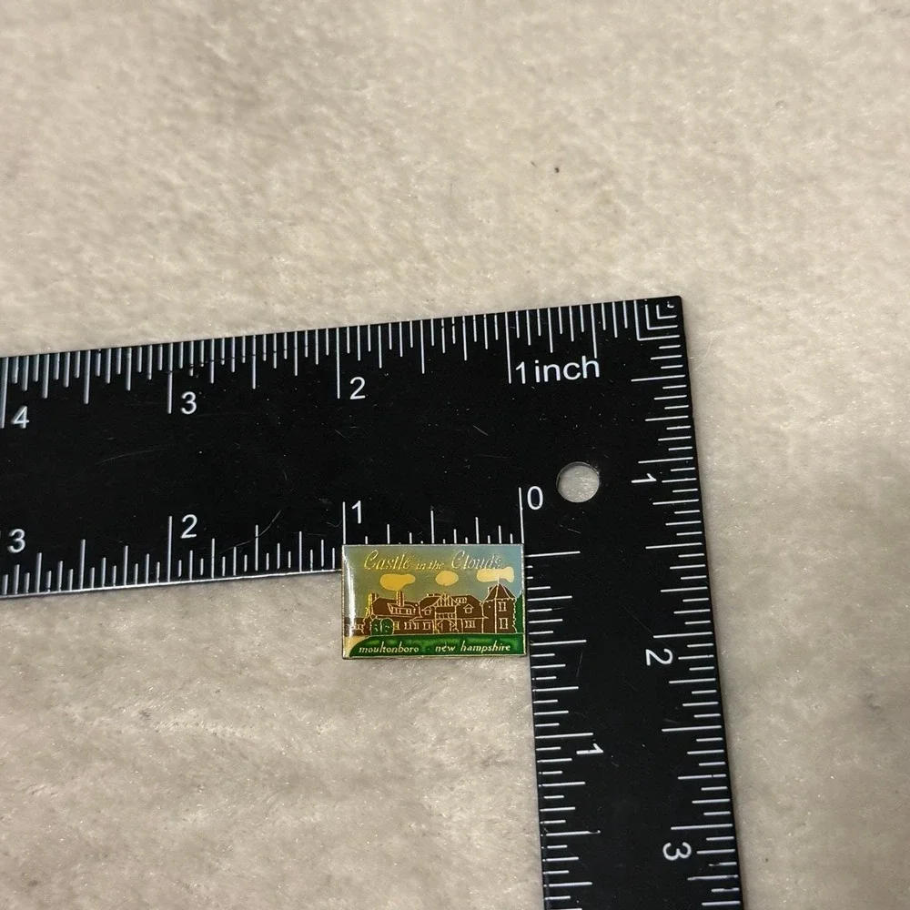 Castle in the Clouds Moultonboro New Hampshire Vintage Lapel Pin I4